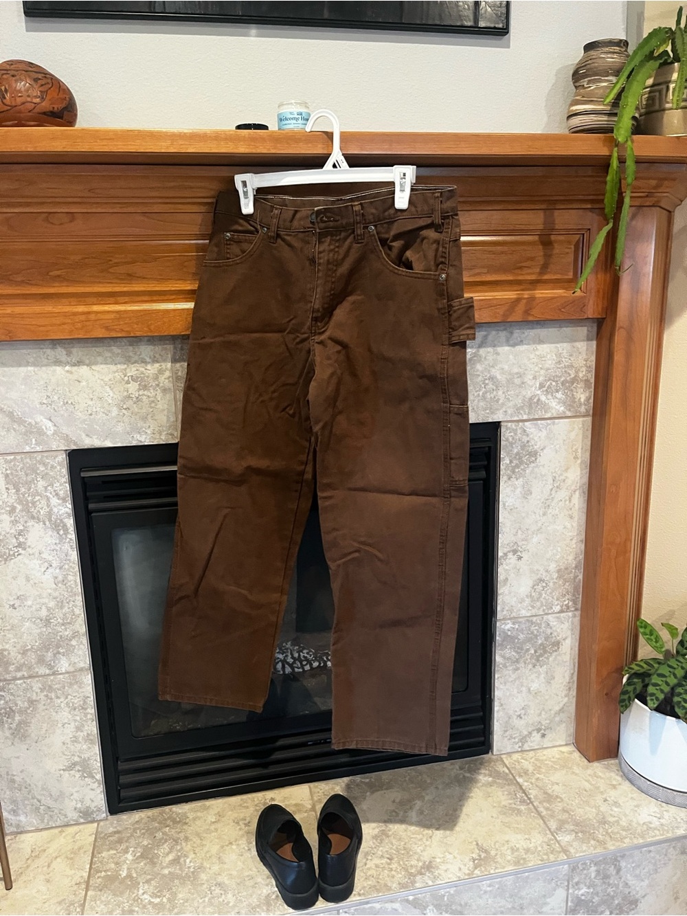 Dickies 100% cotton men’s work cargo pants. Chocolate brown. Size 32x30.